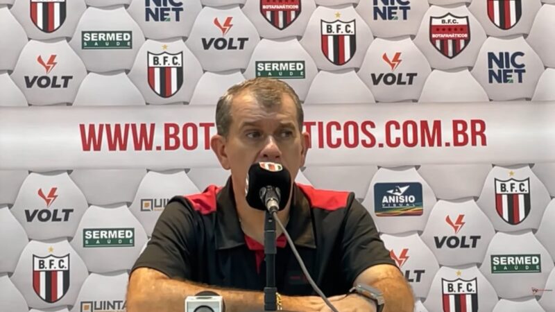 Tencati reconhece oscilação e celebra empate fora: “Botafogo-SP se superou”