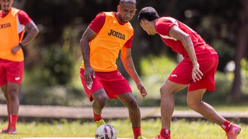 Jonas Toró treina com o grupo da Portuguesa e se aproxima de estreia