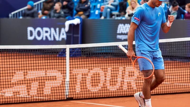 Tenista português dá saque por baixo no match point, vence e é vaiado pelo público; veja vídeo
