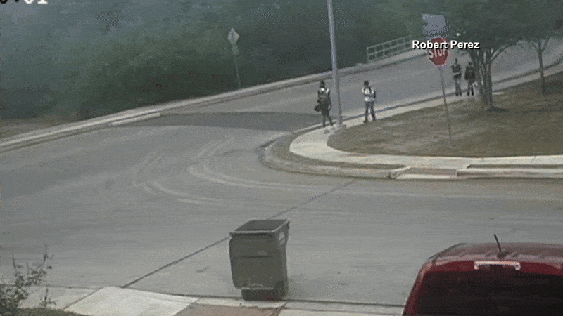 VÍDEO: Homem é lançado ao fogo após motocicleta derrapar e explodir nos EUA