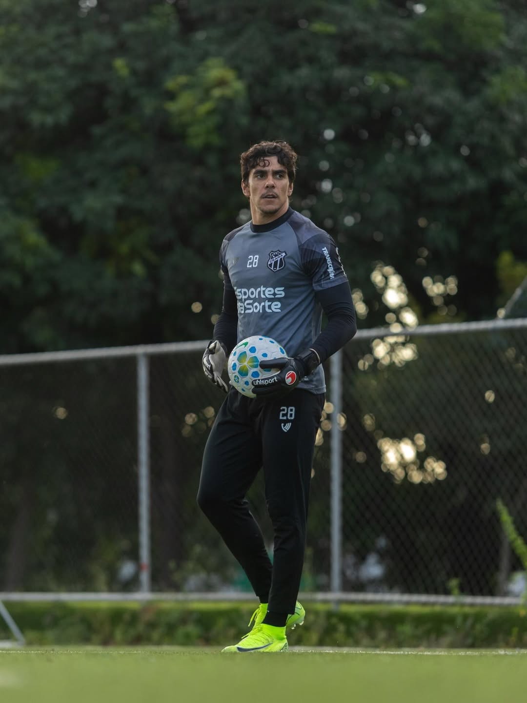 Exames de Richard descartam fratura, e goleiro do Ceará passará por ressonância