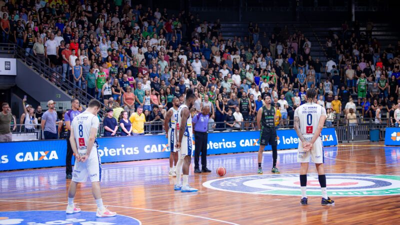 Jogos de União Corinthians e Caxias no NBB prestam homenagens a Oscar Schmidt; veja vídeo