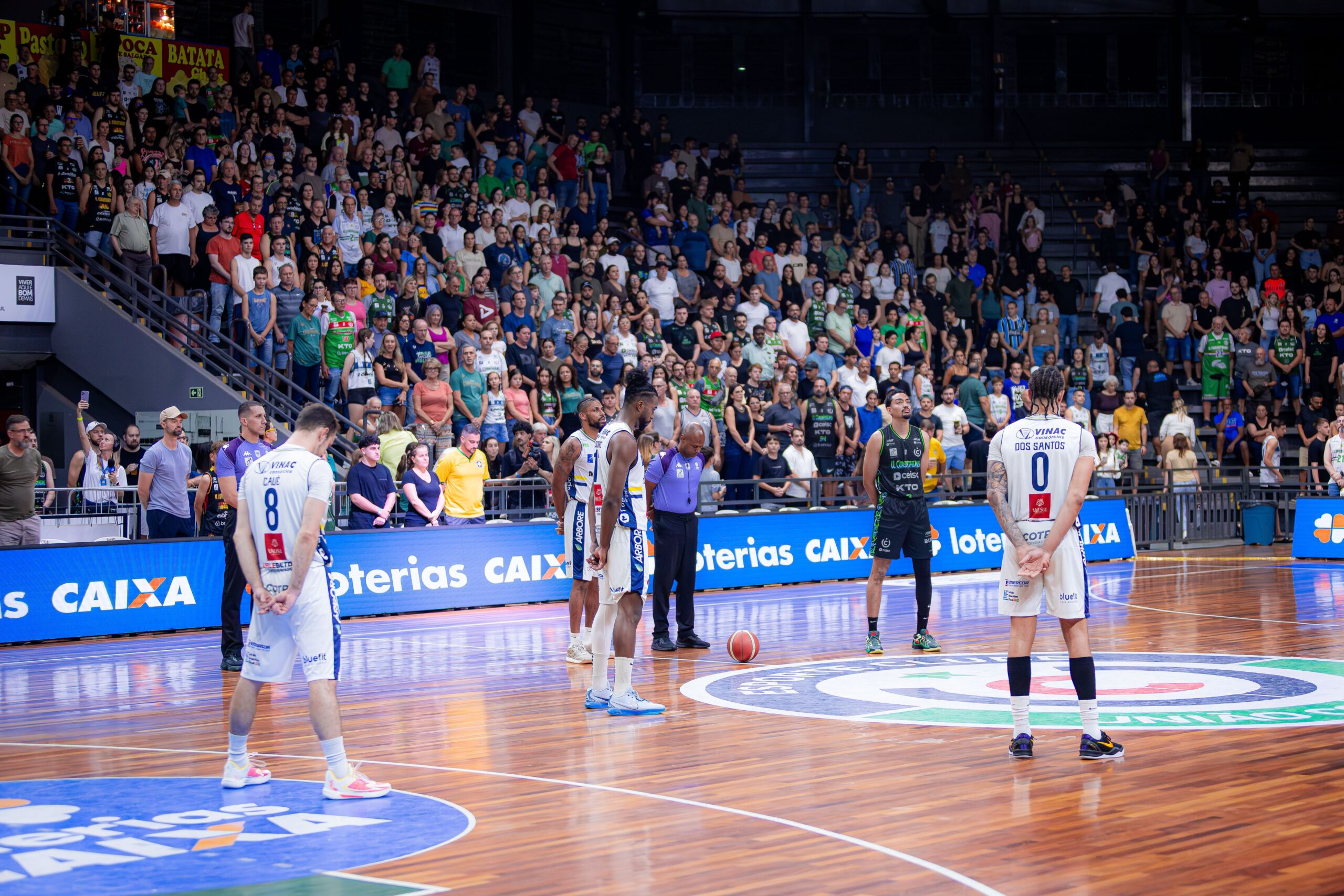 Jogos de União Corinthians e Caxias no NBB prestam homenagens a Oscar Schmidt; veja vídeo