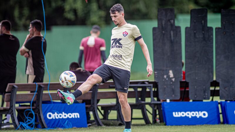 E Claudinho? Lateral do Vitória não entra em campo há quase sete meses