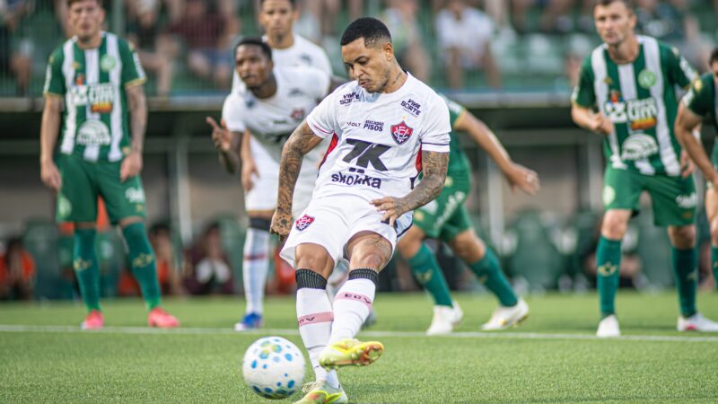 Análise: entre expulsão e atuação, ponto fora de casa fica de bom tamanho para o Vitória