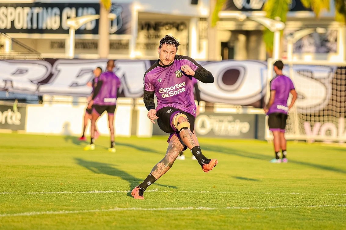 Por que Vina ainda usa bandagem no joelho? Ceará explica situação