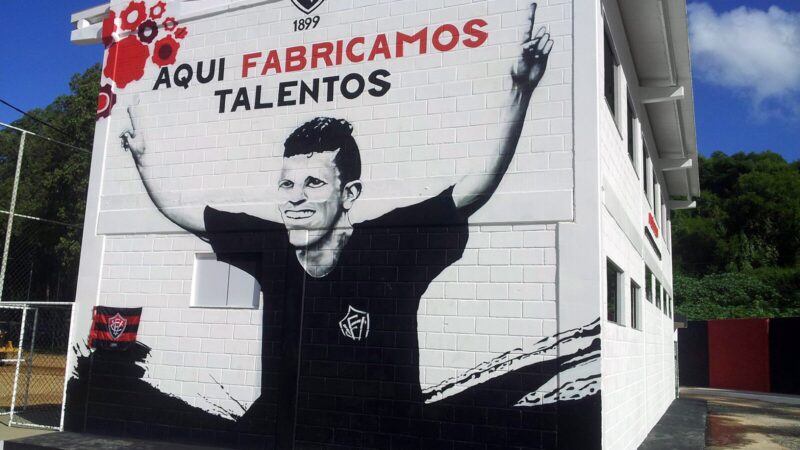 Contra o Corinthians, Vitória vai rever Gabriel Paulista, cria homenageada em prédio da base