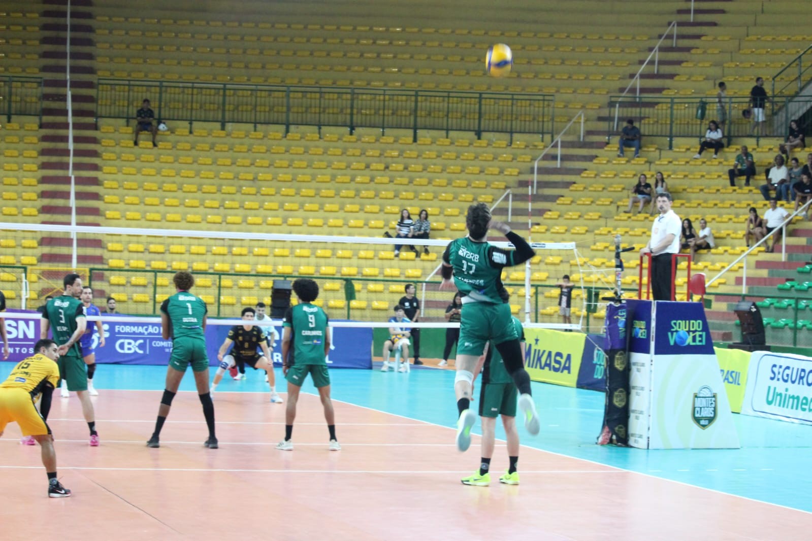 Montes Claros Vôlei vence o Brasília e força terceiro jogo nos playoffs