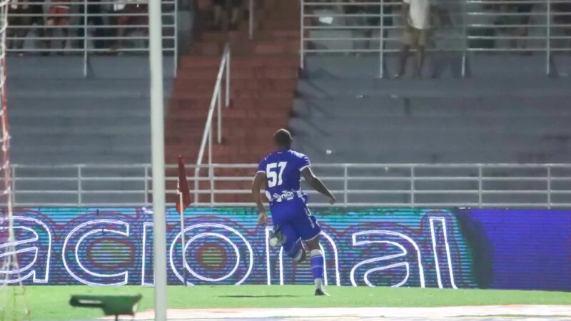 Cauan de Almeida exalta a vitória do Avaí contra o CRB: “Poucas equipes vão pontuar aqui”