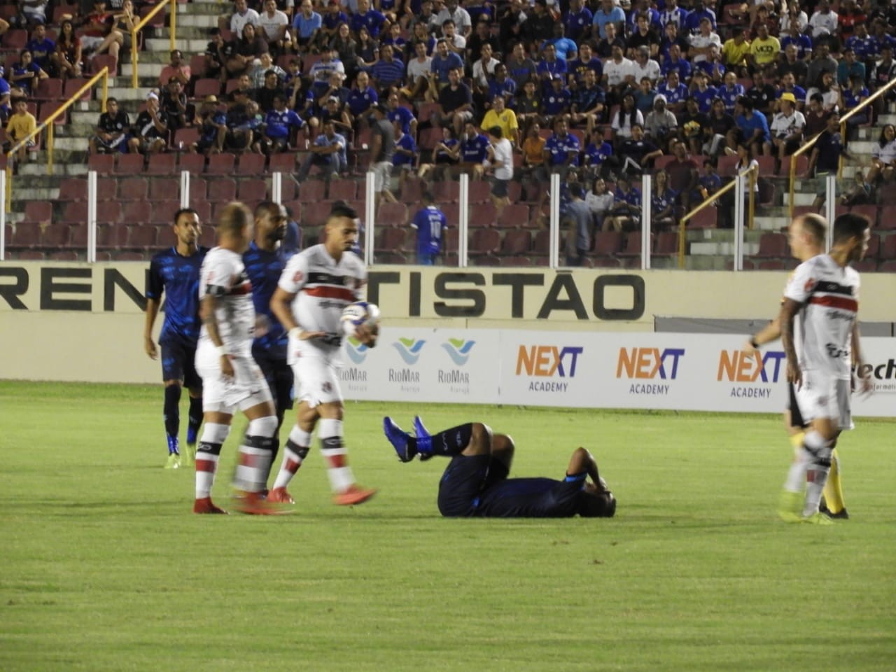 Em busca de primeira vitória fora, Santa Cruz aposta em bom retrospecto contra o Confiança