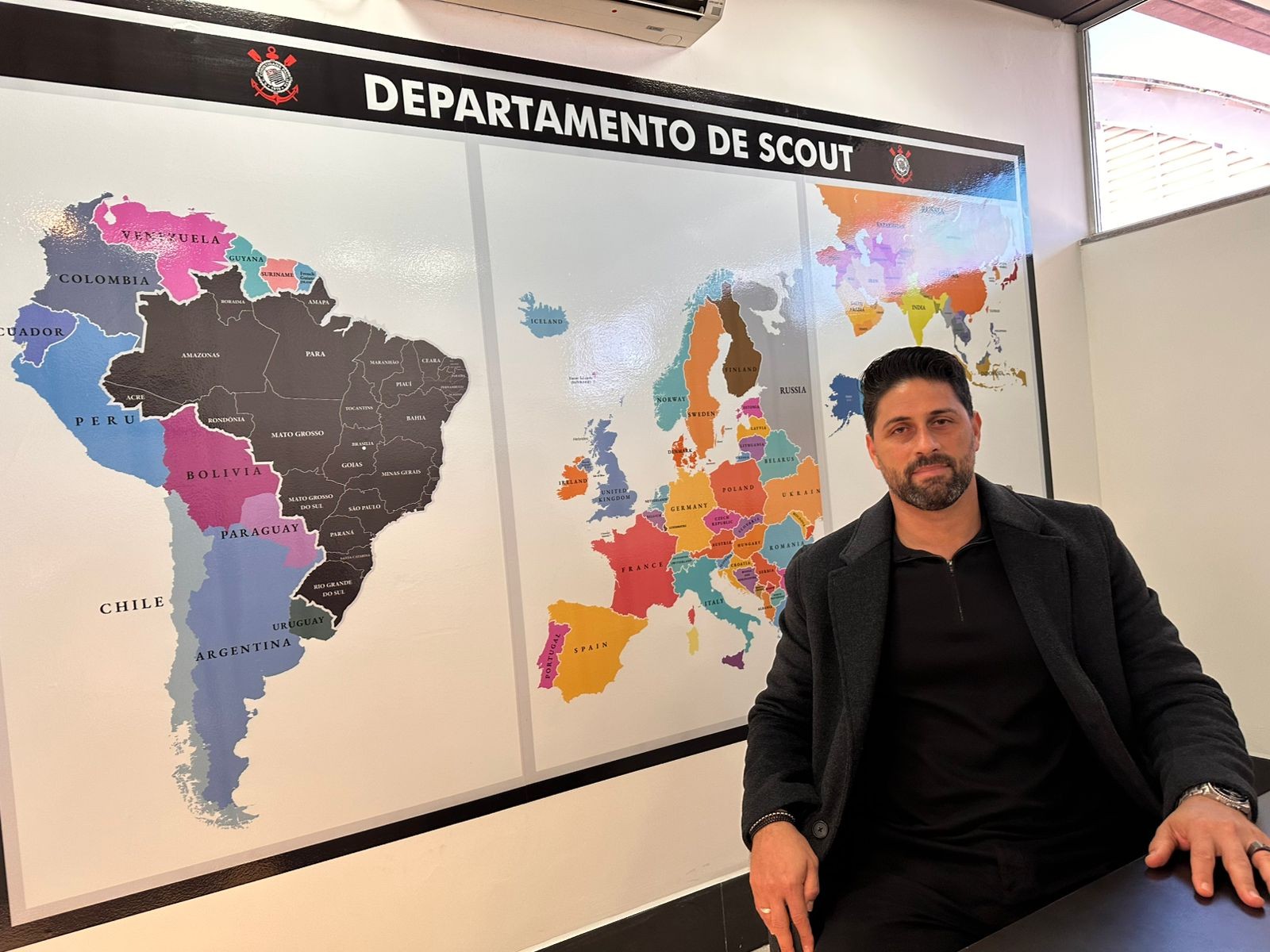 Corinthians demite gerente de futebol Renan Bloise