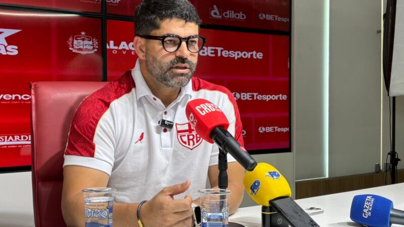 CRB anuncia a saída de Ari Barros