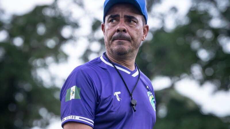 Técnico Evandro Guimarães pede “vergonha na cara” antes de entregar cargo no Altos