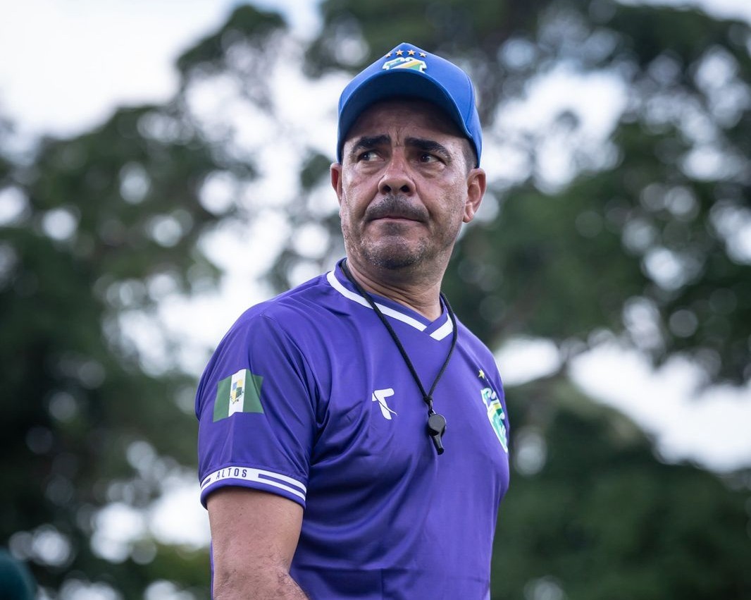 Técnico Evandro Guimarães pede “vergonha na cara” antes de entregar cargo no Altos