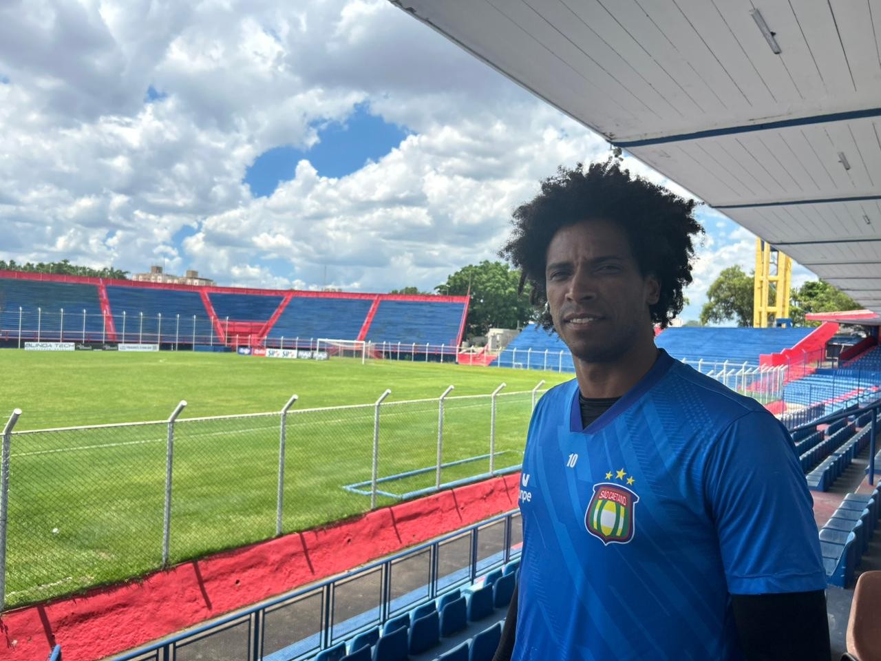 A ex-joia do São Paulo que trocou time campeão por rebaixado e hoje lidera retomada do São Caetano