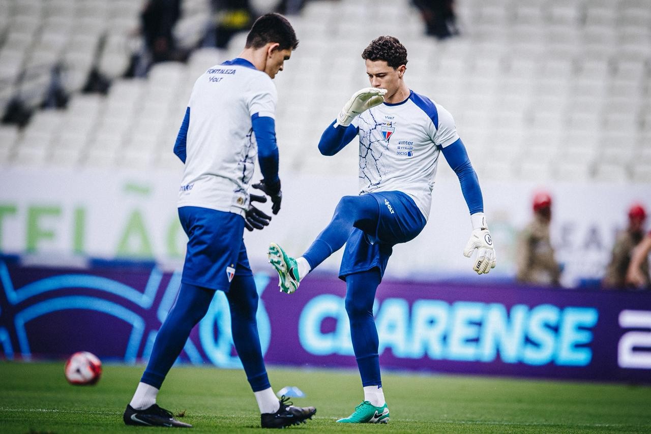 Brenno ou Vinícius? Mudança no gol do Fortaleza expõe disputa aberta