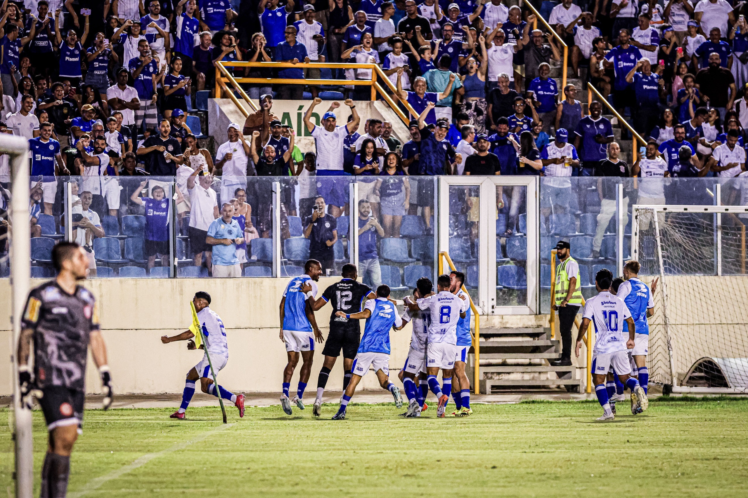 Confiança faz promoção de ingressos para jogos contra Santa Cruz e Grêmio; veja valores