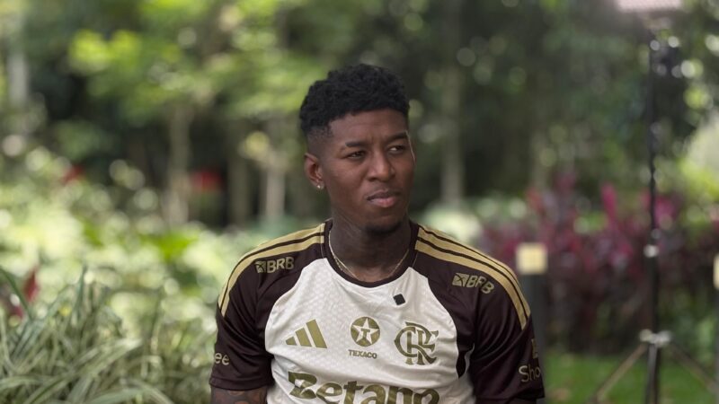 Sacrifício do pai e fuga da guerra forjaram Vitão para viver sonho no Flamengo: “Superou a expectativa”