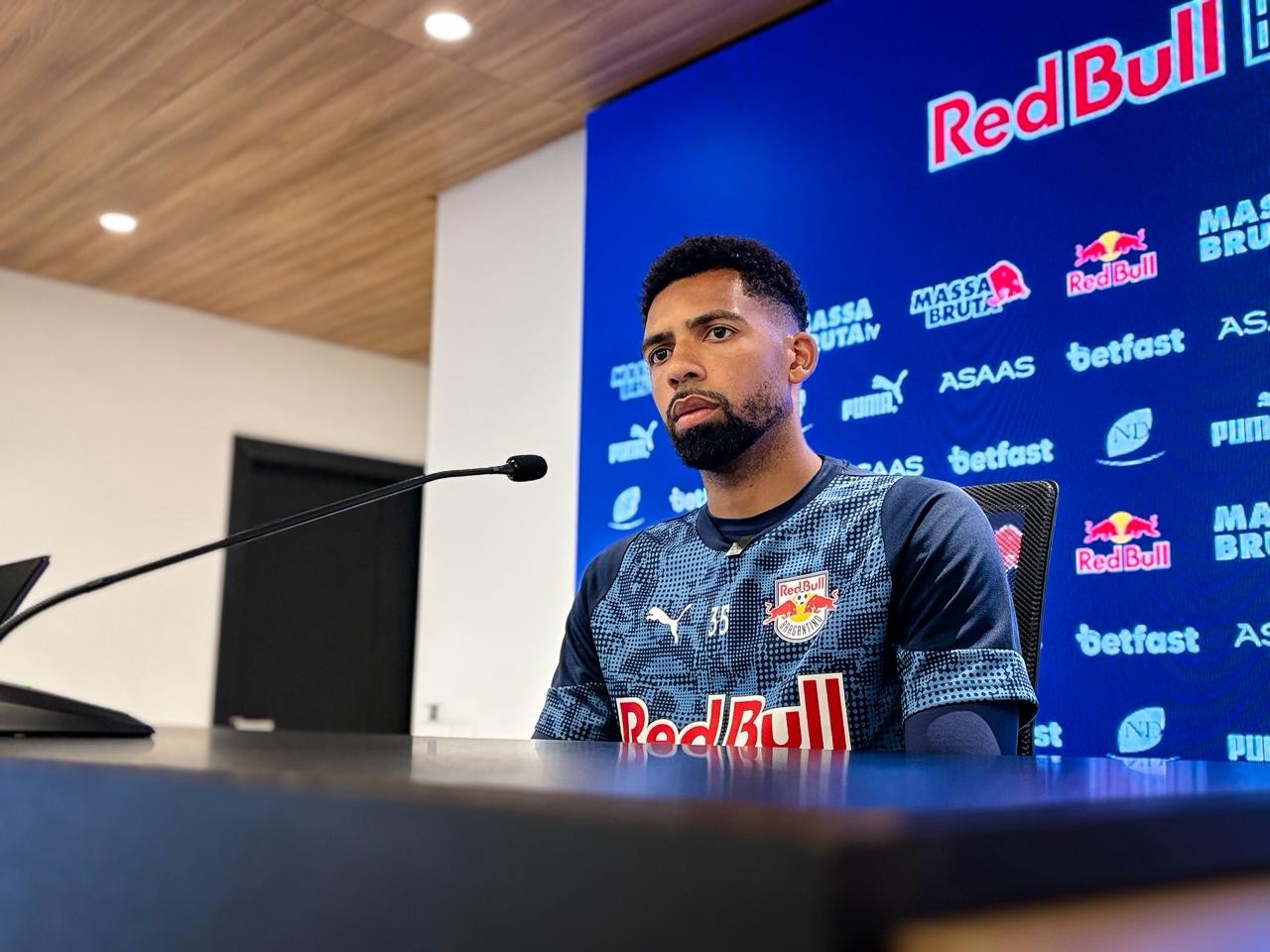 Matheus Fernandes quer Bragantino atento aos detalhes para vencer o Flamengo pelo Brasileirão