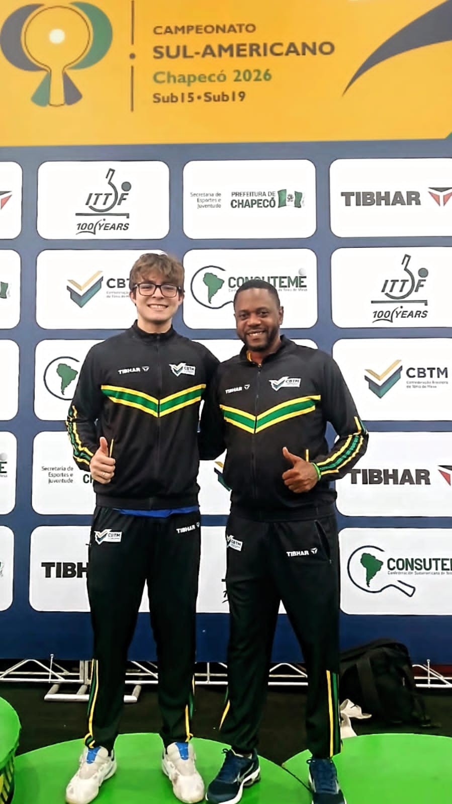 Francisco Bisneto e Pavel representam seleção brasileira de tênis de mesa em competição