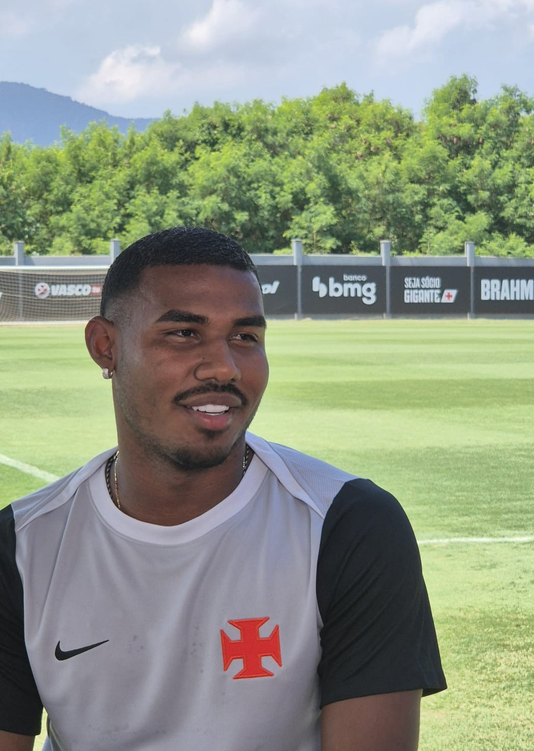 Prazer, Luis Eduardo: Cuiabano brinca com nome e diz que está em casa no Vasco após ida frustrada à Inglaterra