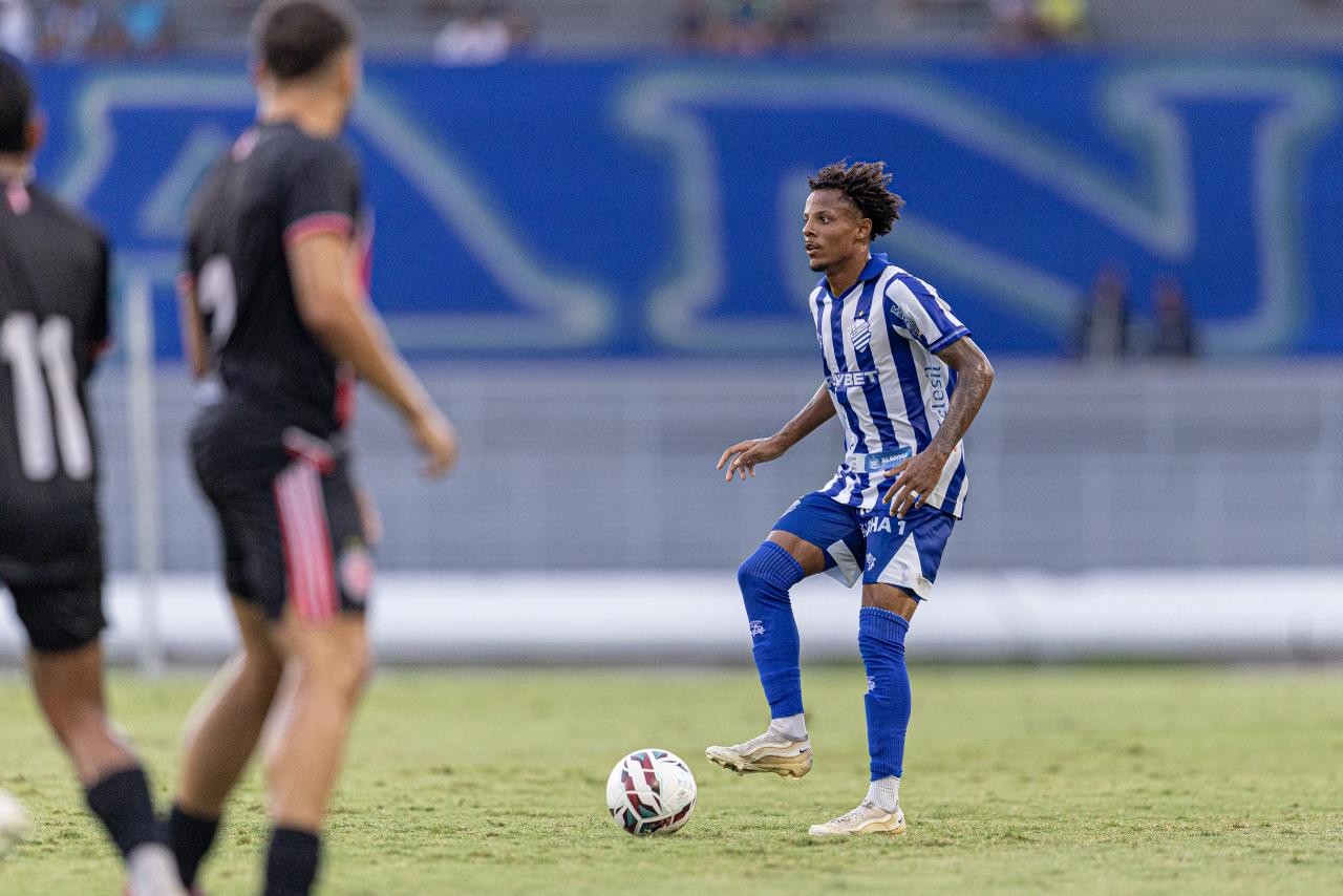 Rian Santana ganha espaço com Moacir Jr. e vira artilheiro do CSA: “Feliz pelo momento”