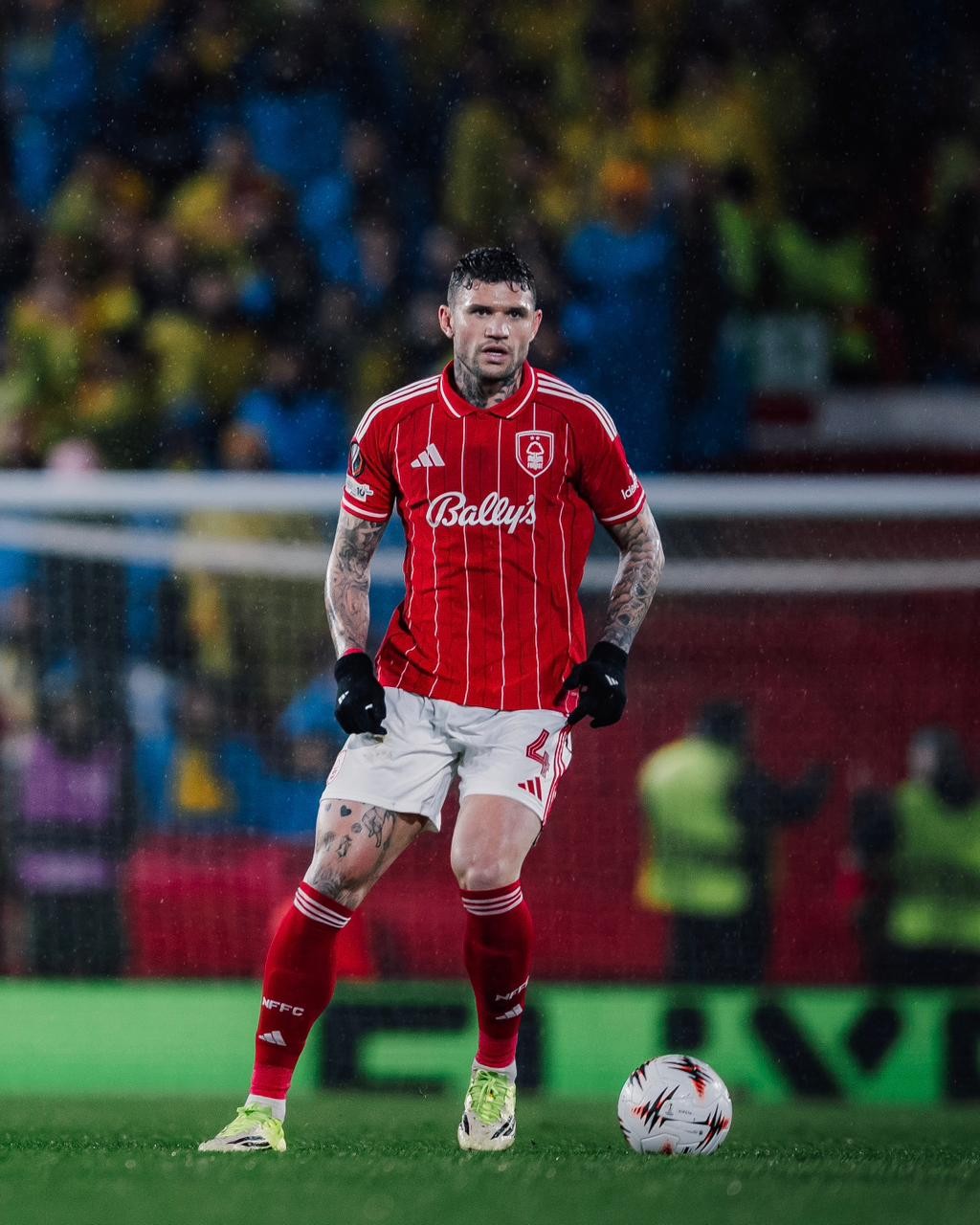 Morato revê antigo rival, elogia Vitor Pereira e sonha com título europeu pelo Nottingham Forest