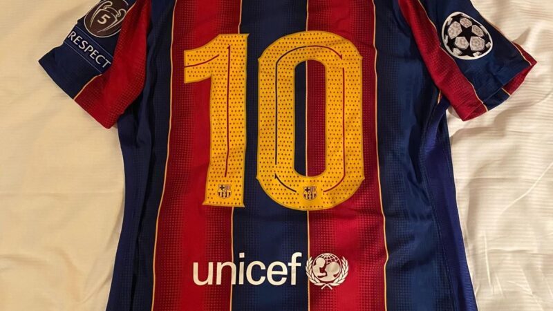 Meia do Sport revela dica de Suárez para conseguir trocar camisa com Messi: “Não pode bater nele”