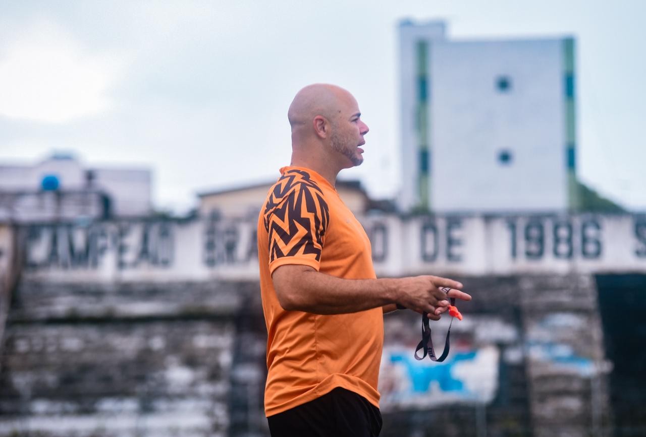 Adriano Souza prevê jogo com o Lagarto distinto ao do Retrô e admite que pode mexer no time