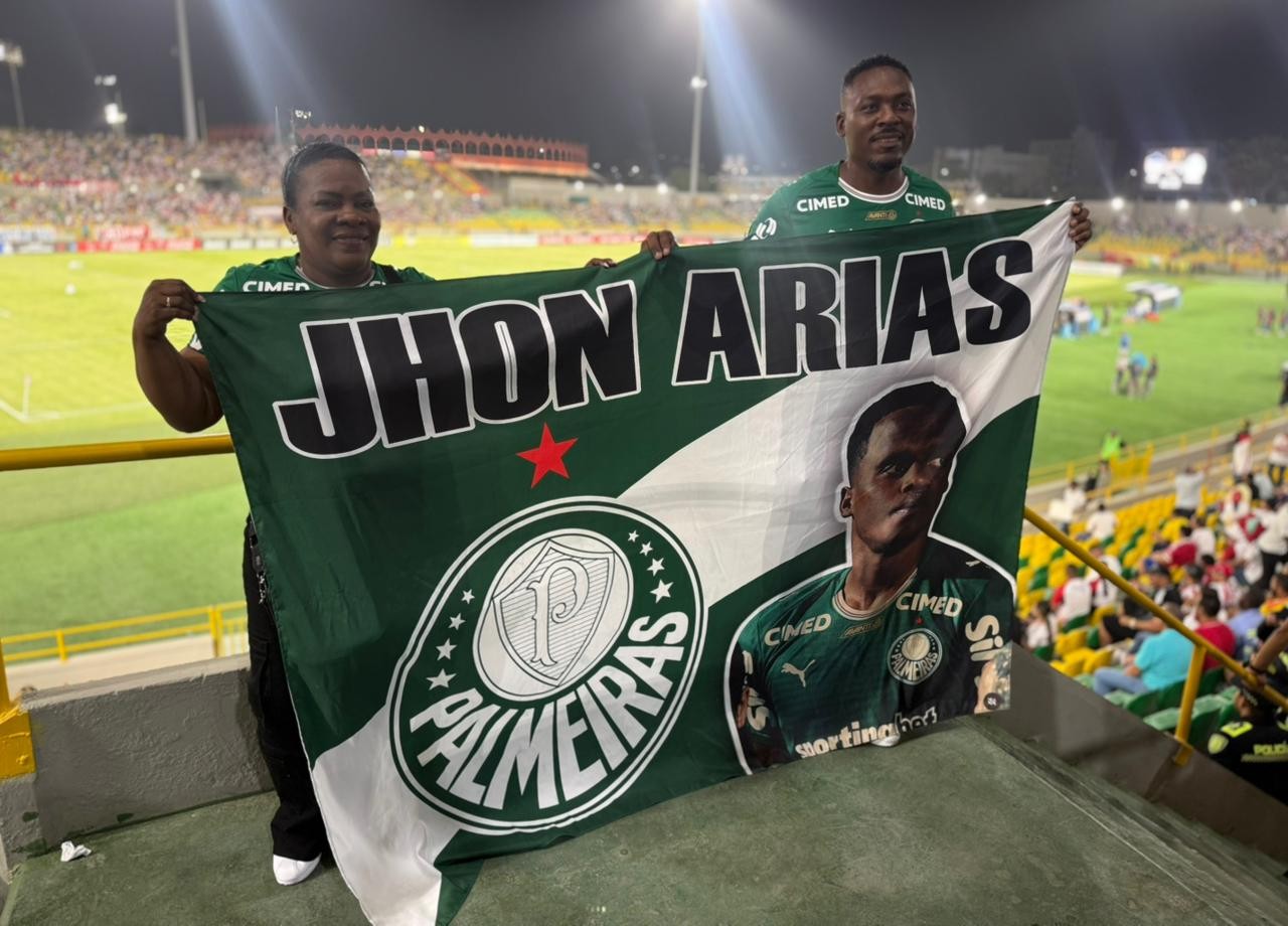 “Sonhei e estou vivendo”: como Jhon Arias viveu bastidores com a família na Colômbia pelo Palmeiras