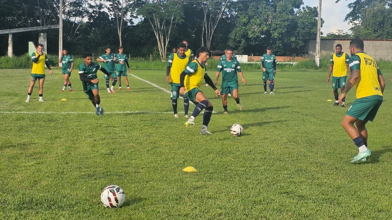 Altos treina sem Betinho e conta com retorno de atacante para pegar Fluminense-PI pela Série D