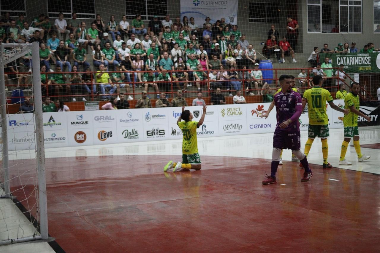 Buscando a primeira vitória no estadual, Jaraguá recebe a líder Chapecoense