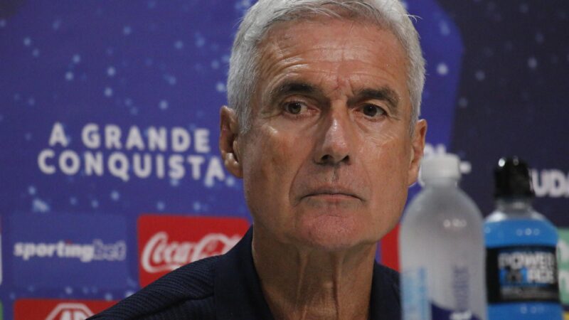Luís Castro admite problema ofensivo do Grêmio em vitória: “Deveria criar mais situações”