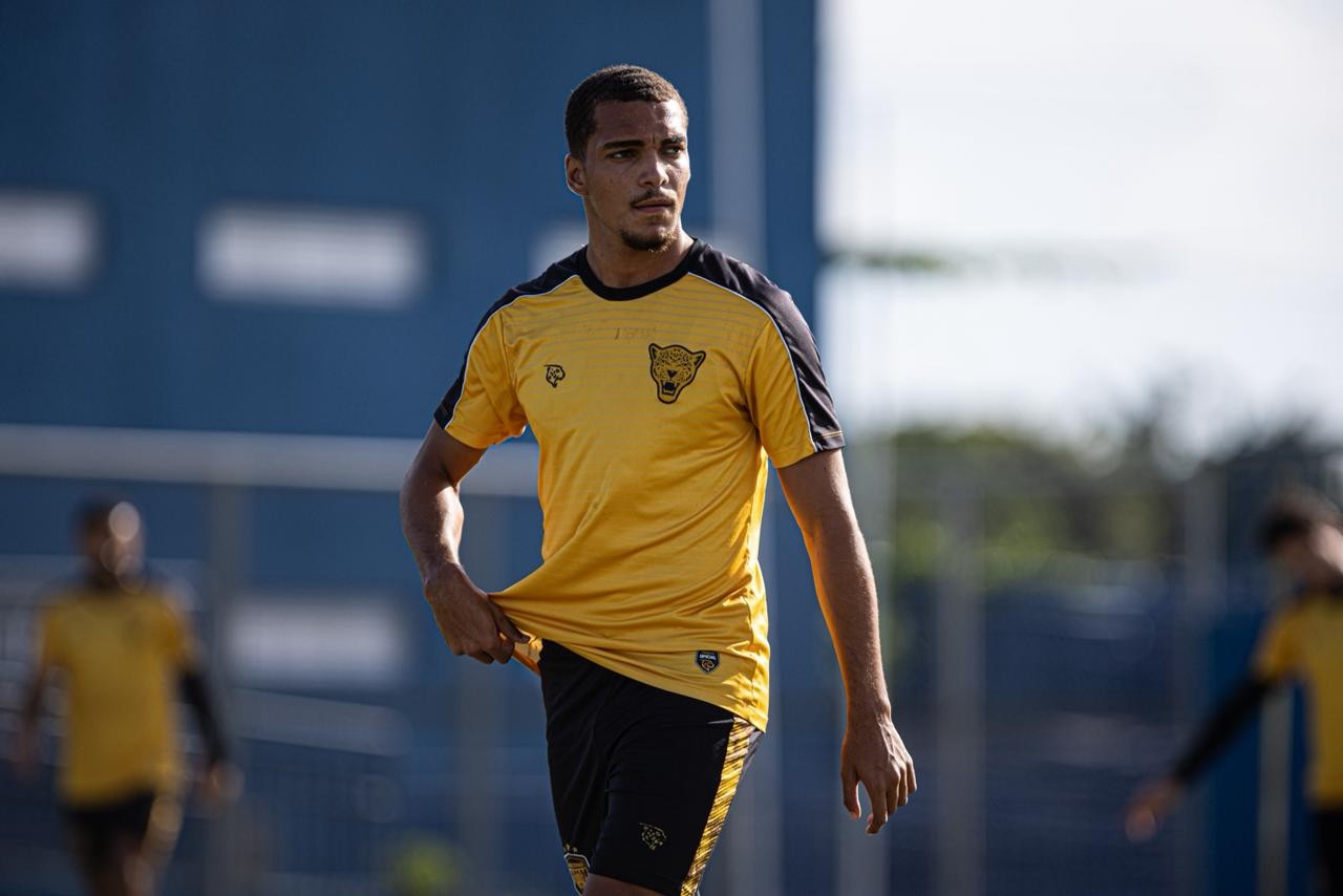 “Glória a Deus?” Líder da Série C contrata atacante filho de ex-candidato à Presidência