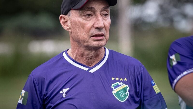 Roberto Fonseca se apresenta ao Altos e realiza primeiro treino com o elenco