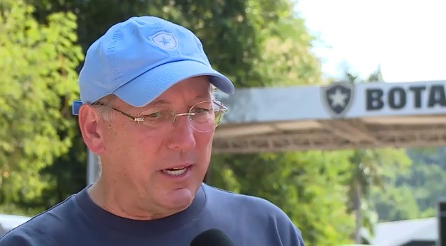 Elenco do Botafogo se reúne com Textor para esclarecer início de recuperação judicial da SAF