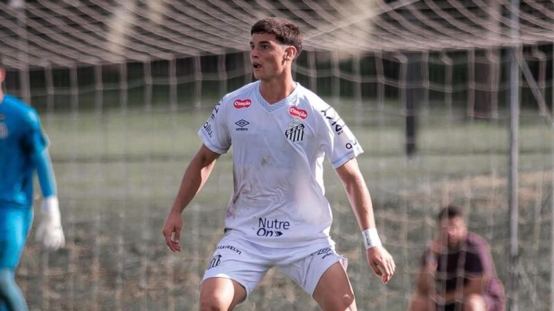 Cuca vai promover garoto de 18 anos ao elenco profissional do Santos