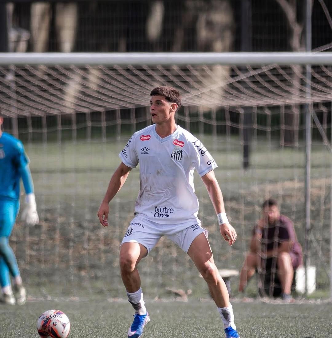 Cuca vai promover garoto de 18 anos ao elenco profissional do Santos