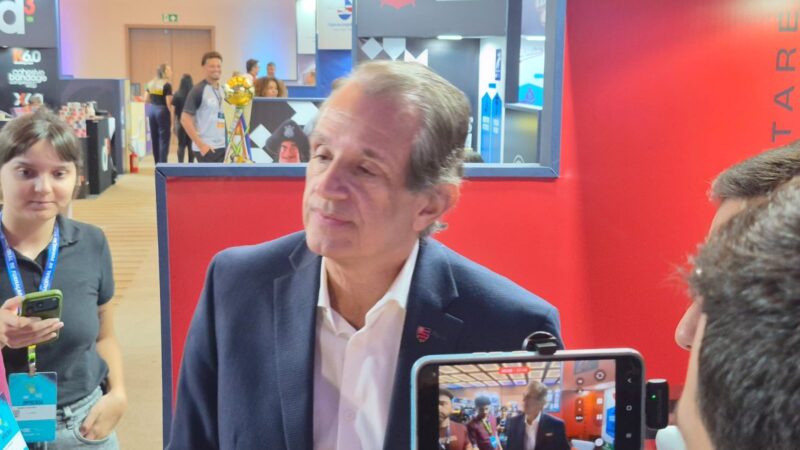 Presidente do Flamengo questiona empréstimo de ex-patrocinadora do Palmeiras ao Vasco