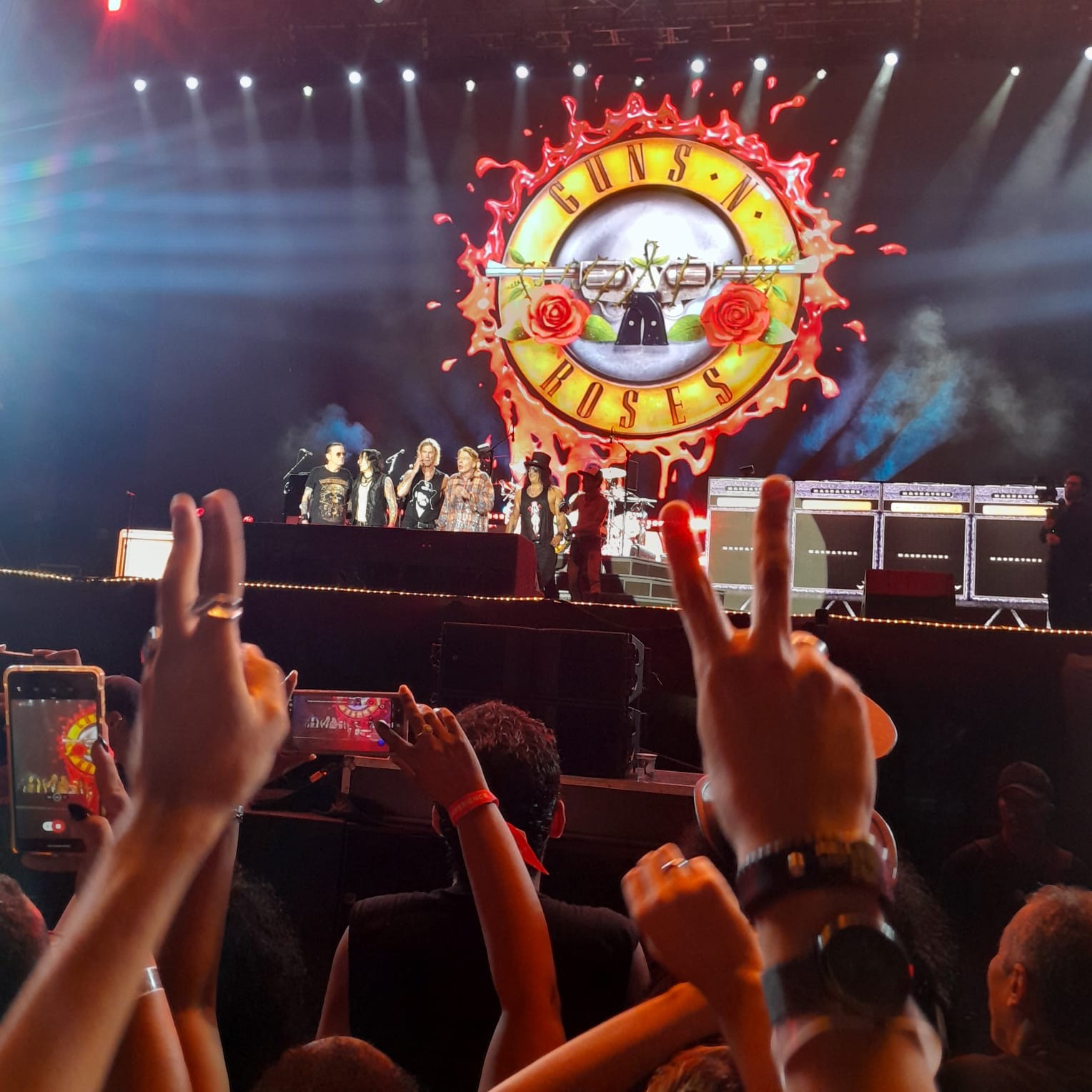 Torcedores do Paysandu puxam grito “Papão” durante show do Guns N’ Roses no Mangueirão