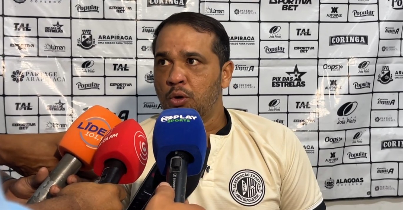 Por onde andam? Ciel volta para antigo clube e Woolley deixa time da Série D após duas rodadas