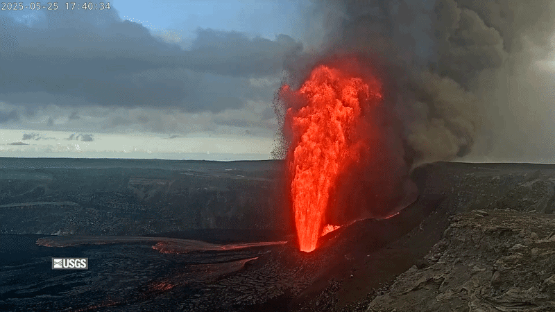 VÍDEO: Vulcão expele lavas com efeito brilhante e em cascata no Havaí