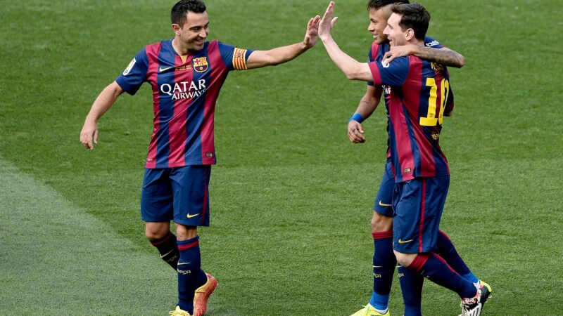 Xavi diz que Neymar foi o jogador que mais se aproximou de Messi: “Não vi nenhum tão parecido”