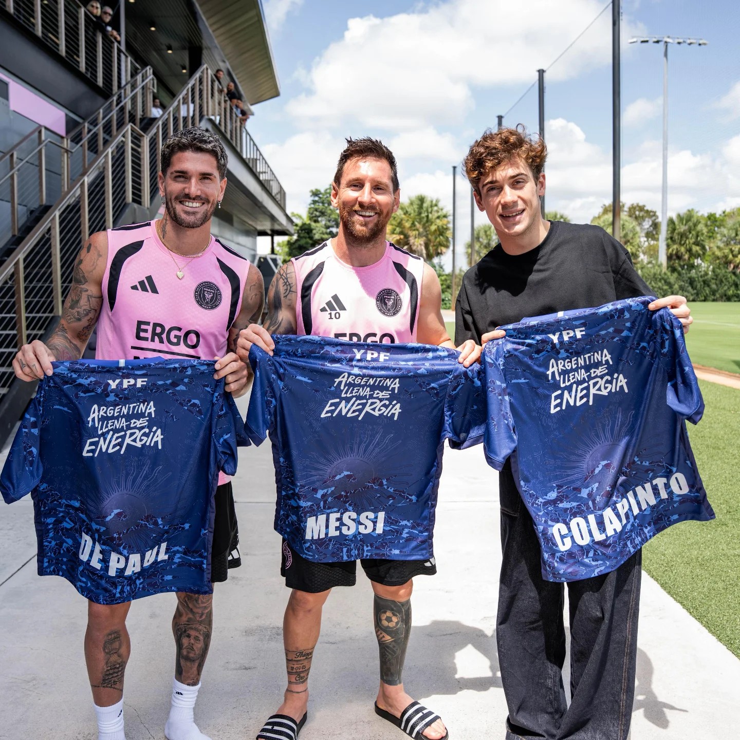Colapinto conhece Messi após arrastar multidão na Argentina: “Sonho”