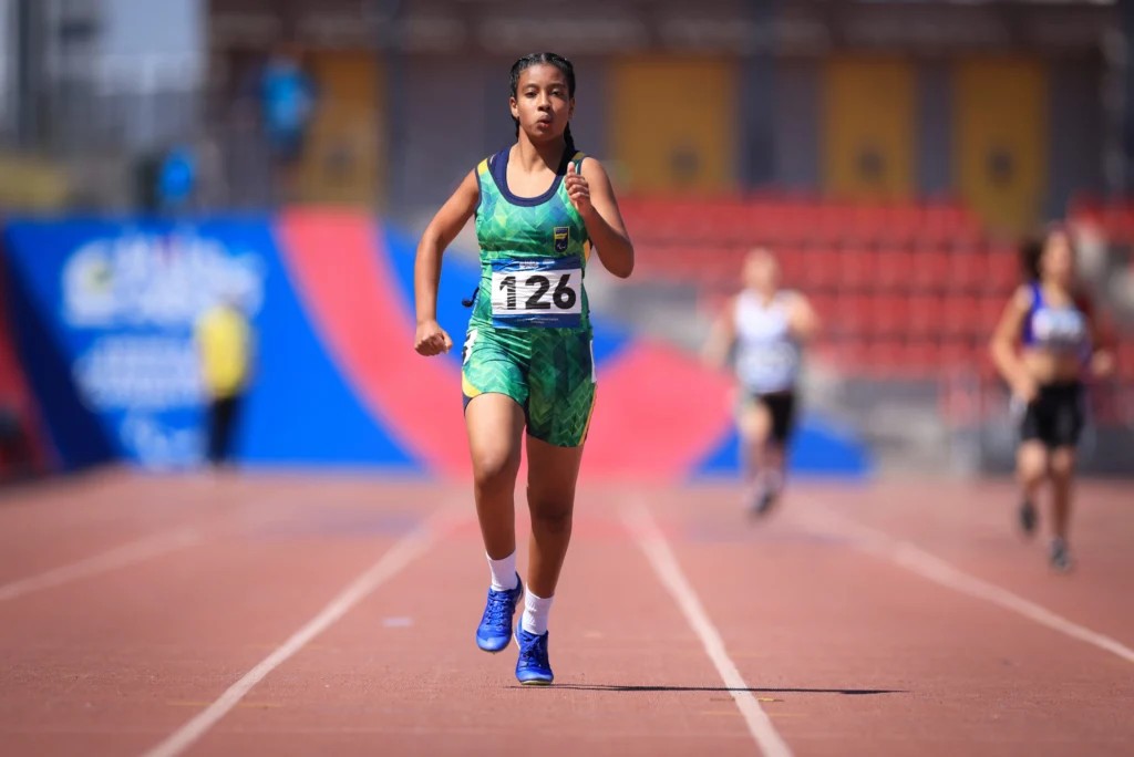 Velocista de 15 anos bate recorde das Américas no 1º dia do Grand Prix de Atletismo Paralímpico