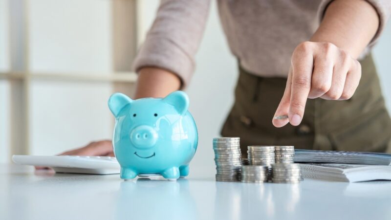 Com endividamento em alta, retirada de recursos da poupança soma R$ 41,7 bilhões até abril