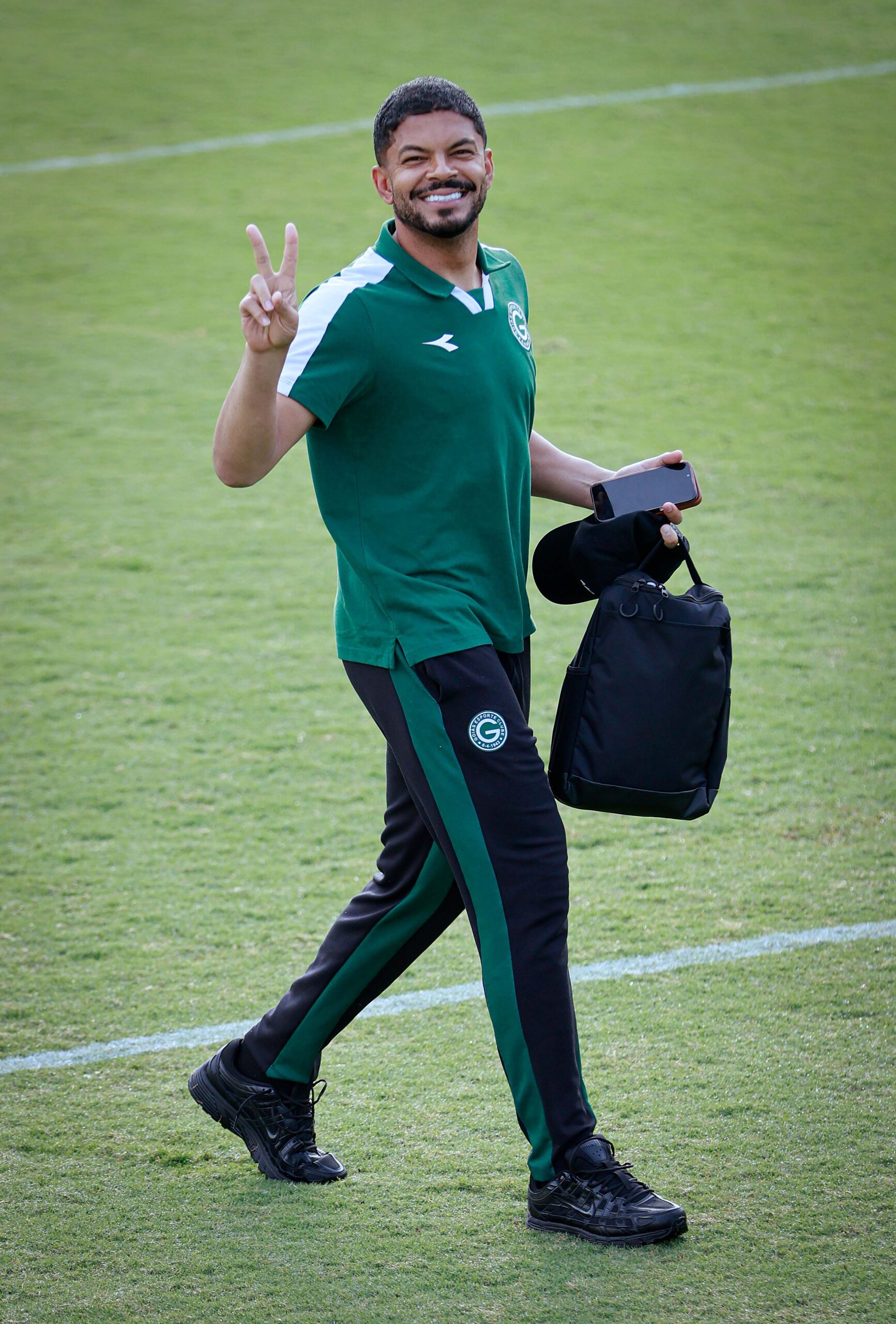 Sem Tadeu, Thiago Rodrigues terá sequência no gol do Goiás
