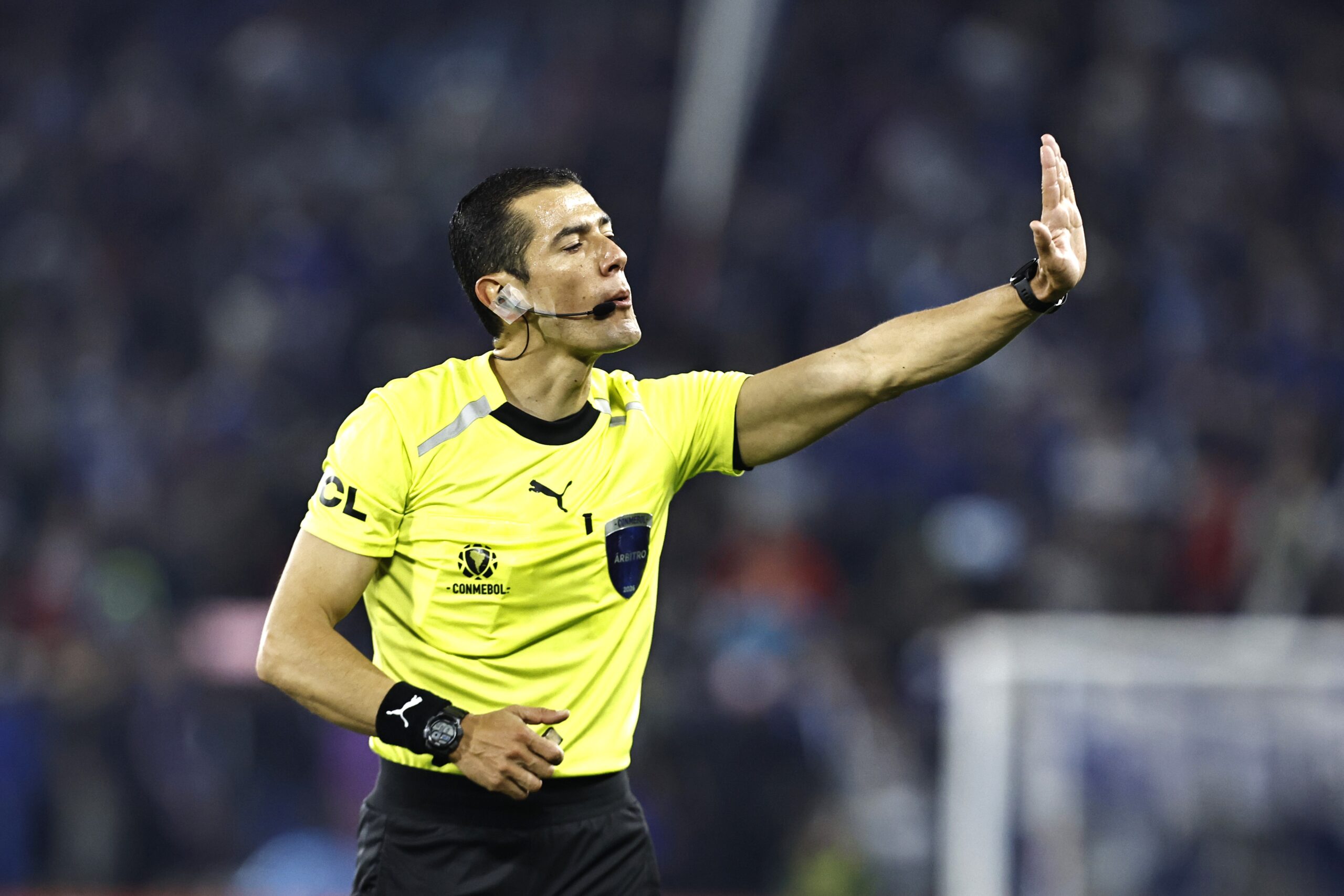 Jogadores do Cruzeiro criticam postura da arbitragem em jogo com expulsão: “Quis ser protagonista”