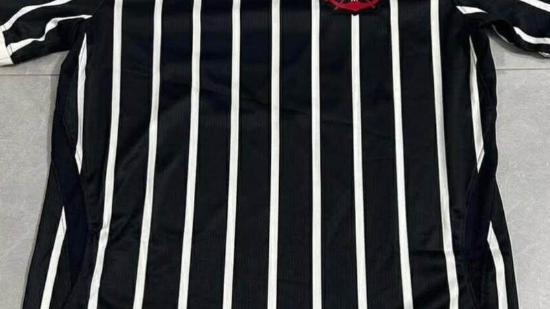 Corinthians recebe aval da CBF para estrear nova camisa preta na Arena contra o São Paulo
