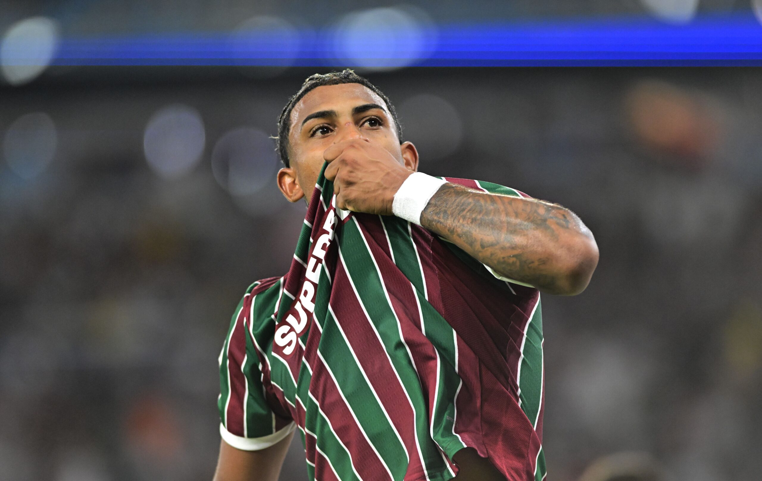 Decisivo, John Kennedy pede confiança da torcida para decisões de Copas do Fluminense: “Entrar e vencer”